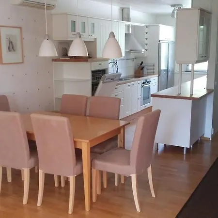 Kotimaailma - Cozy And Spacious House Appartamento Naantali